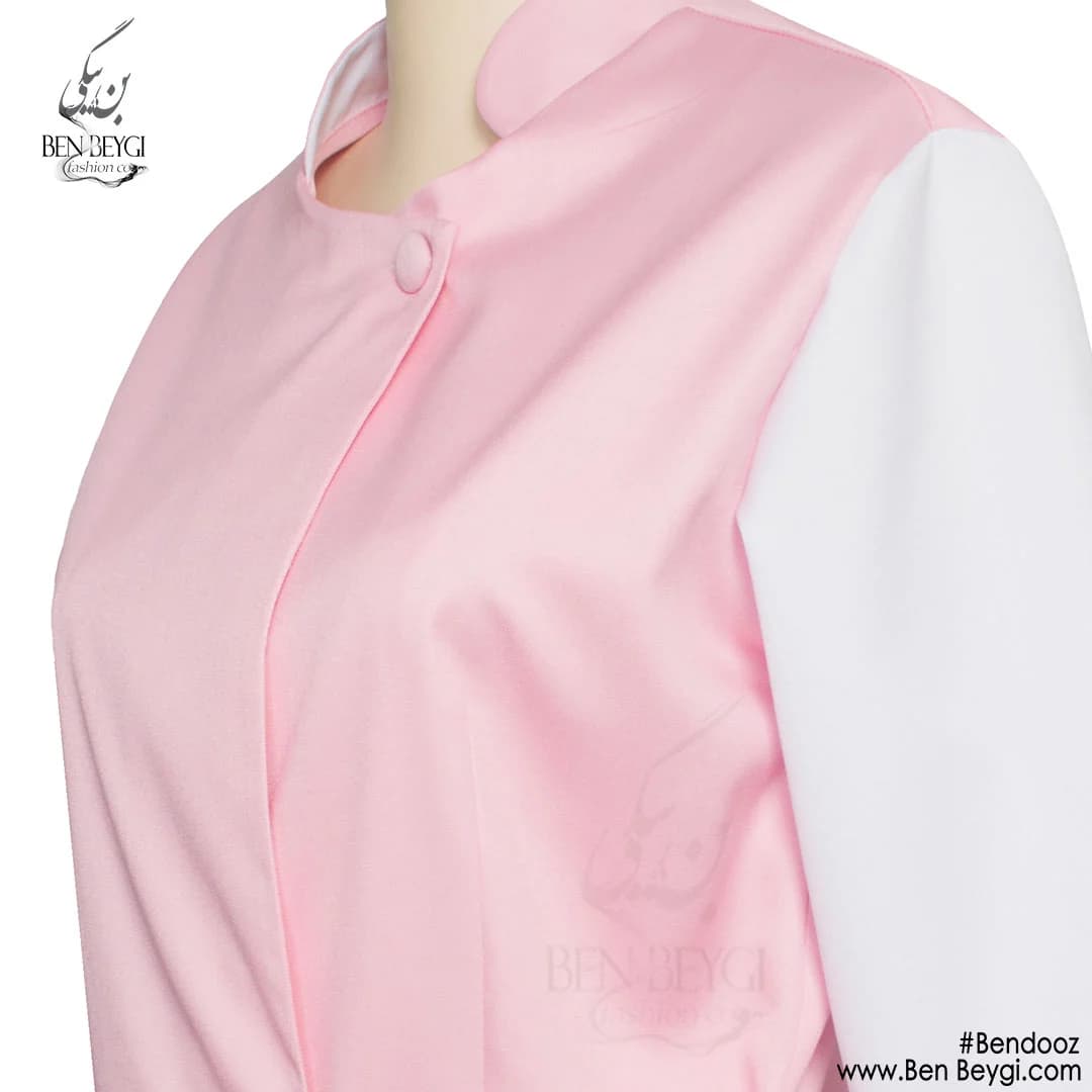 مانتو شلوار کار زنانه پارچه کجراه رنگ صورتی خرج کار سفید یقه ایستاده قد 95 کد 23819 — تصویر ۳