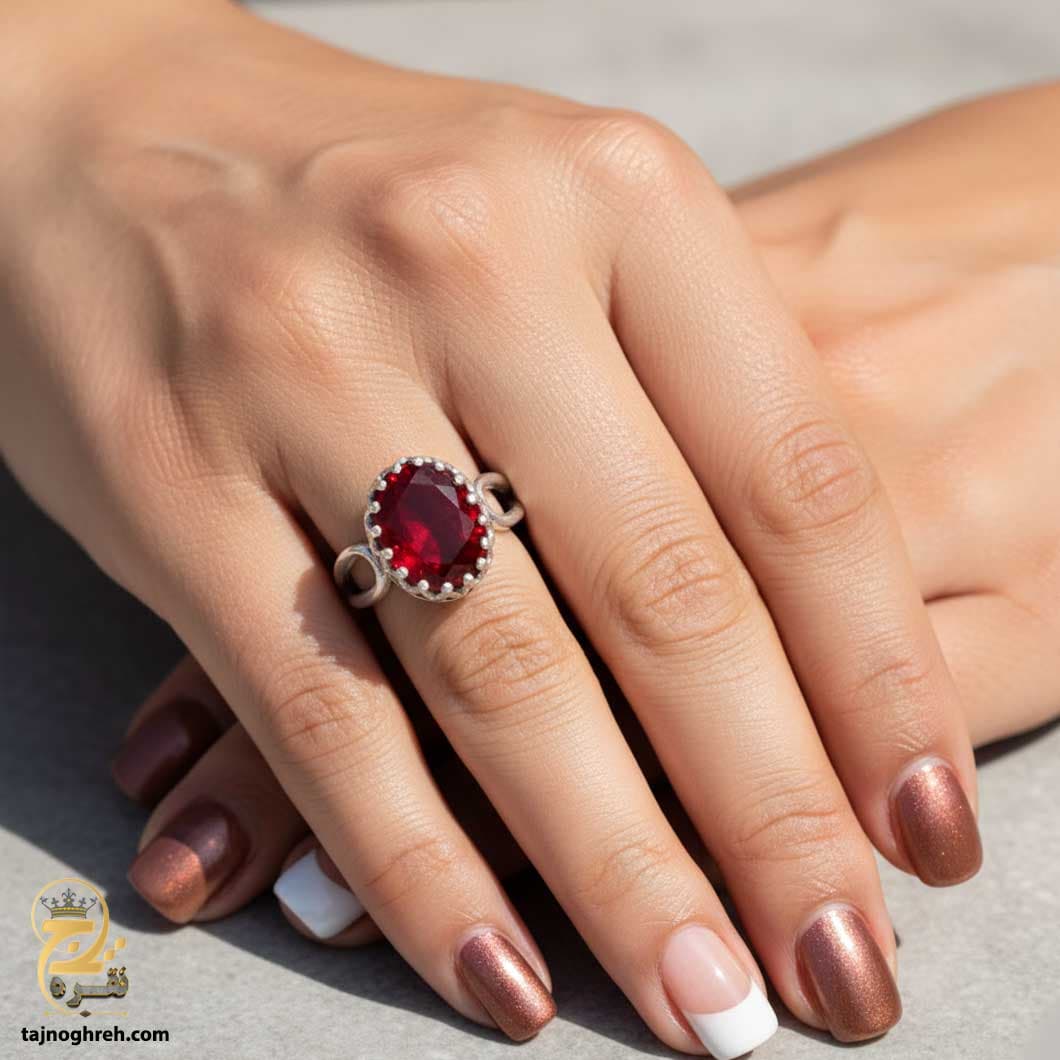 انگشتر نقره زنانه نگین قرمز طرح تاج مدل RSW F36 — تصویر ۲