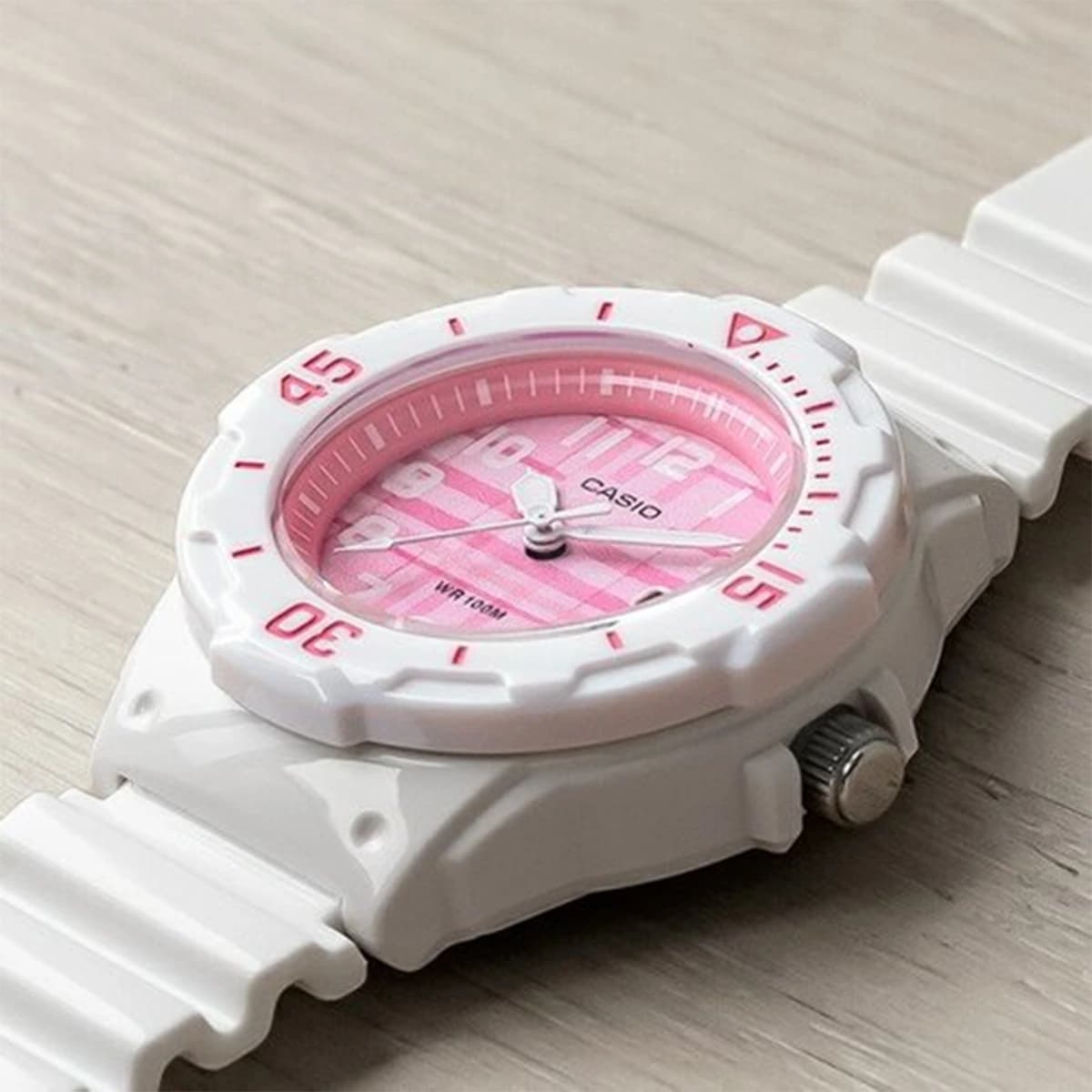 ساعت مچی زنانه کاسیو مدل CASIO-LRW-200H-4C — تصویر ۵