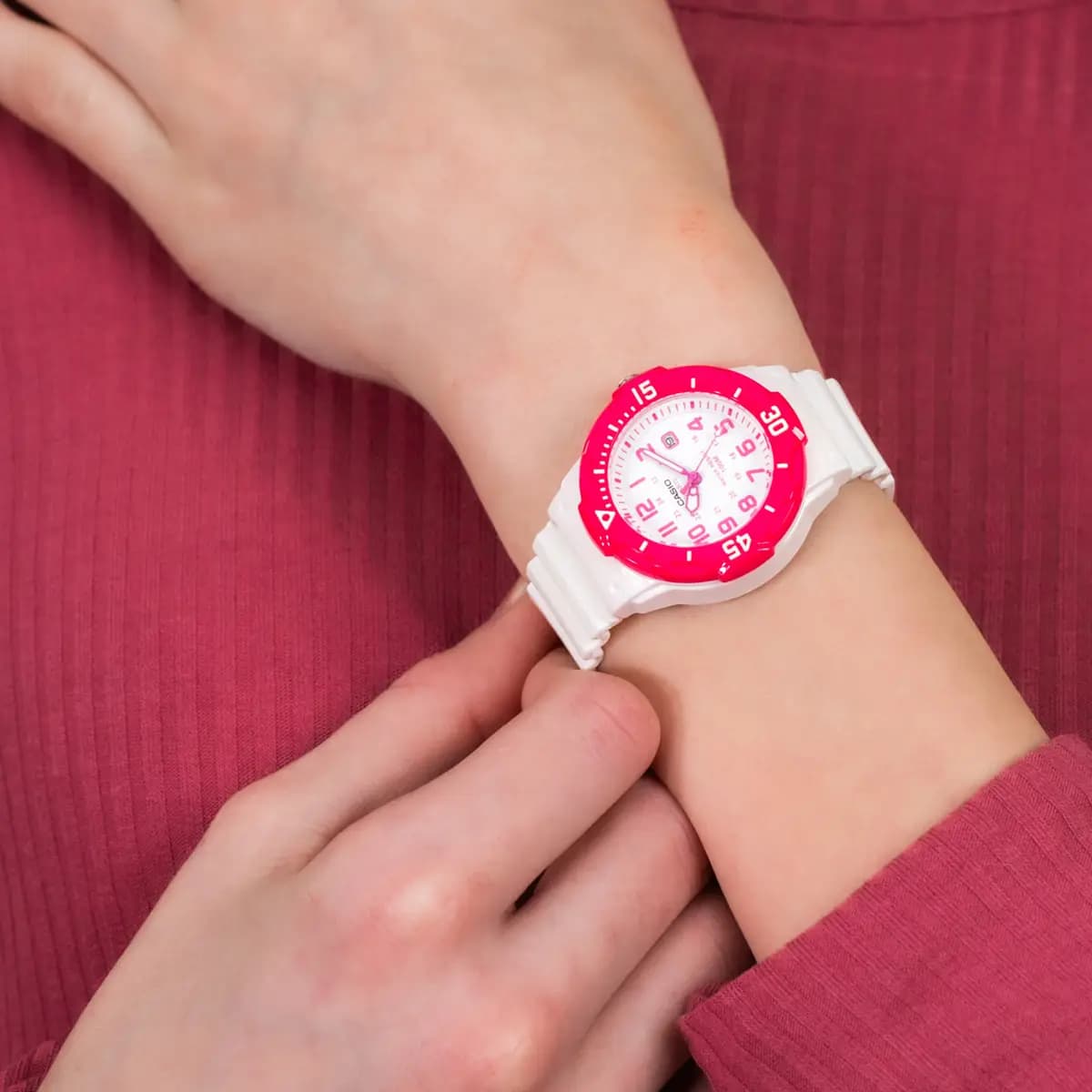 ساعت مچی زنانه کاسیو مدل CASIO-LRW-200H-4B — تصویر ۱۱