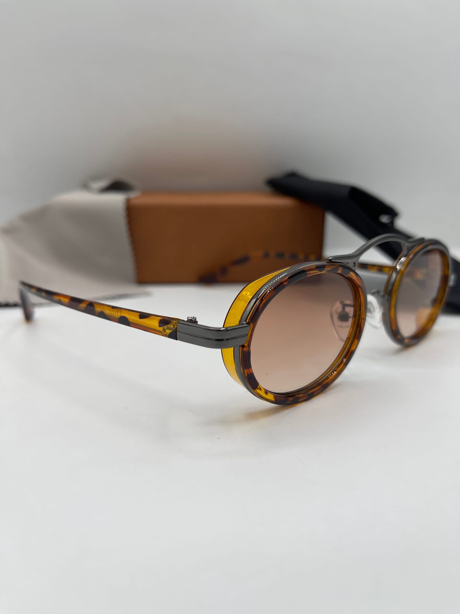 عینک آفتابی دیور (Dior) مدل بیضی خاص — تصویر ۴