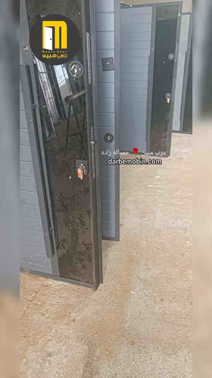 درب ضدسرقت شیشه سکوریت روی فلزی.راش.بلوط هم تولید میشود — تصویر ۳