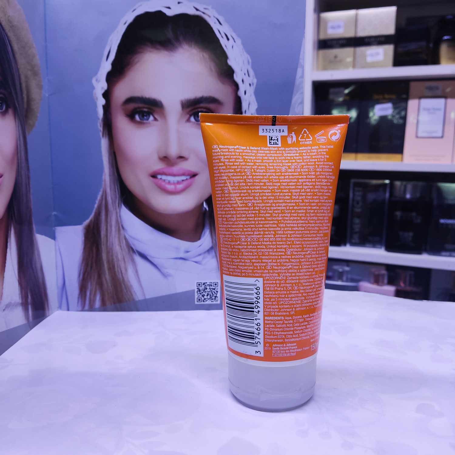 اسکراب لایه بردار پوست نوتروژینا مدل Clear & Defend حجم 150 میلی لیتر — تصویر ۲
