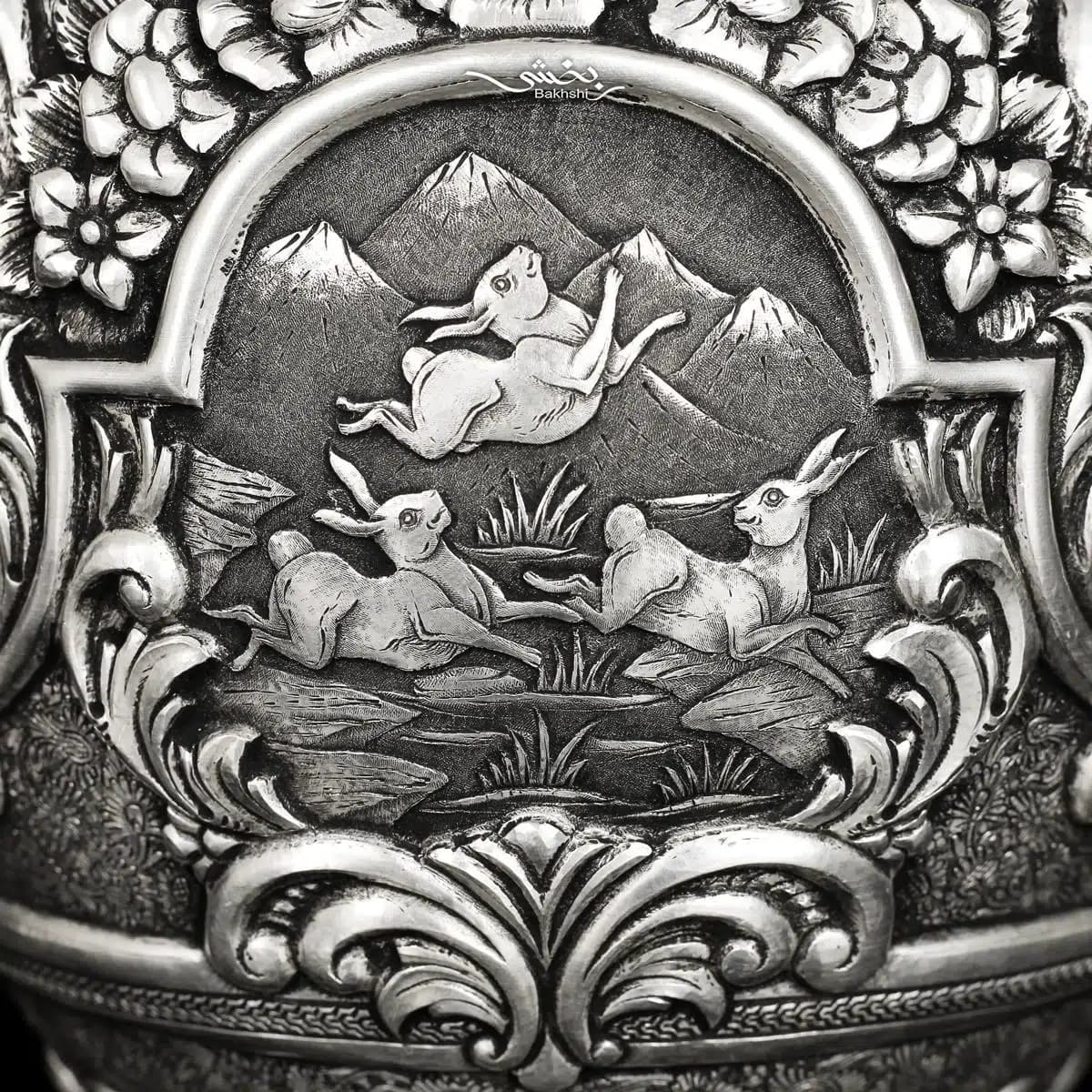 گلدان نقره خمره ای مینیاتور و گل برجسته اعلا — تصویر ۵