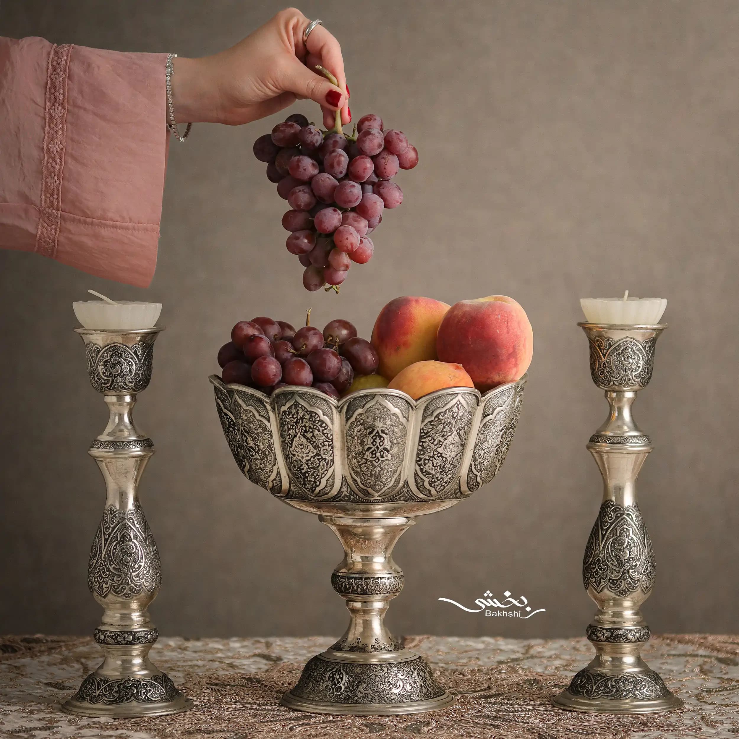 کاسه گرد نقره پایه بلند لب برگی گل و مرغ درجه یک — تصویر ۳