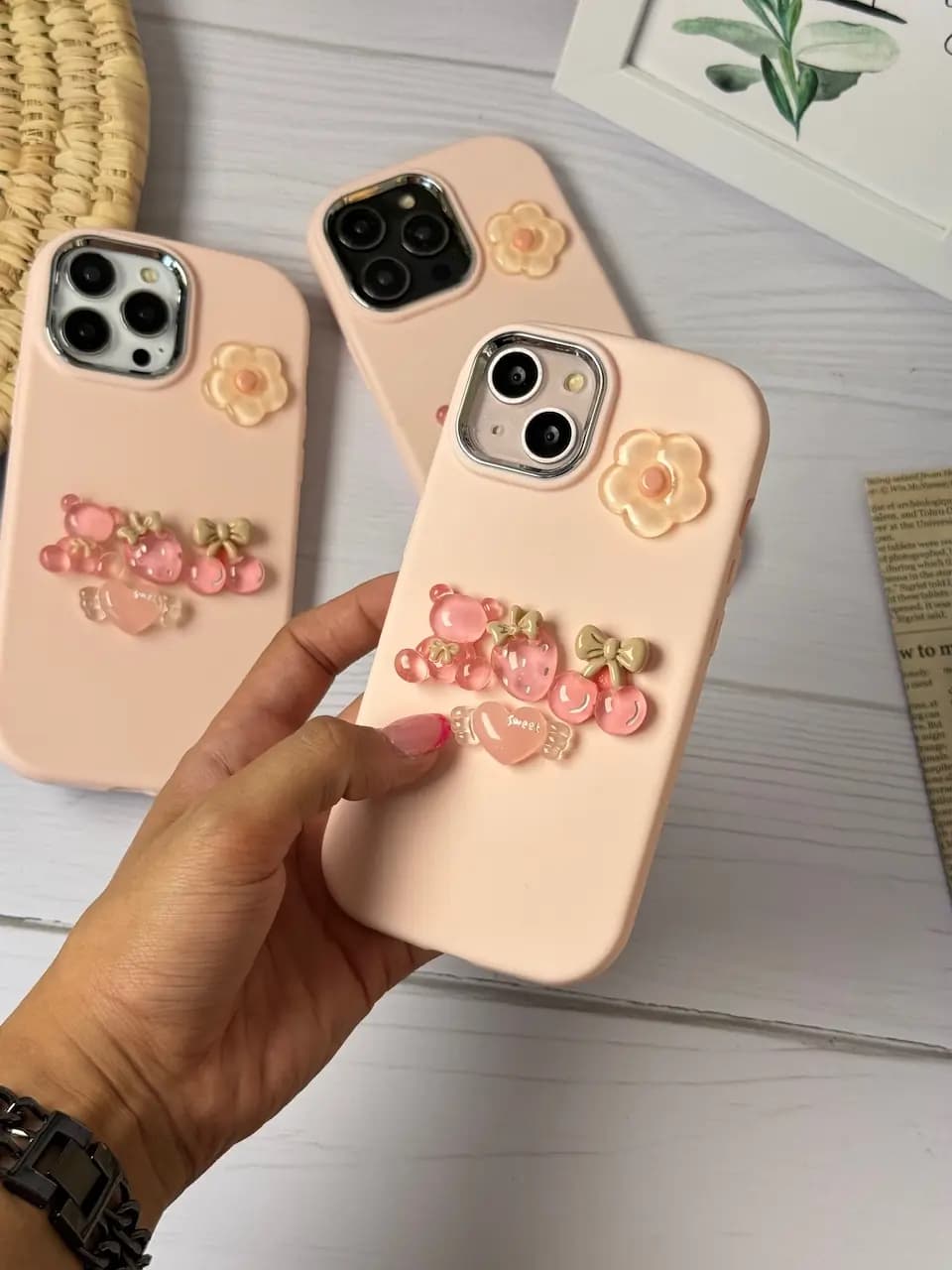 قاب Sweet عروسک شیشه ای صورتی — تصویر ۲