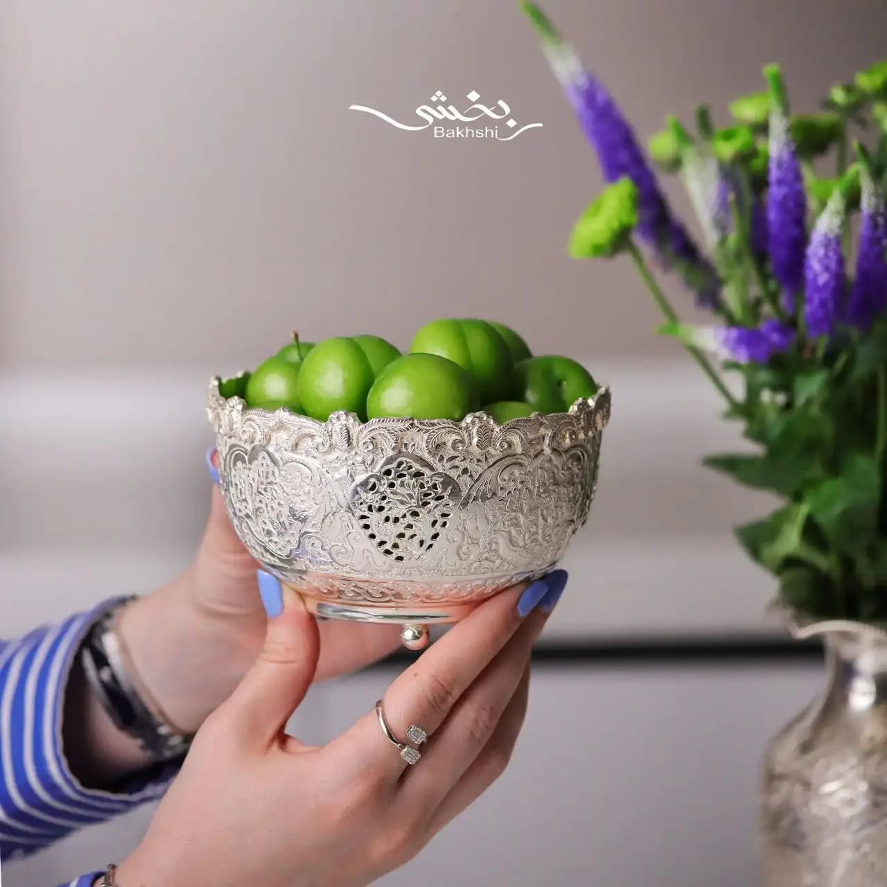 کاسه نقره پایه گلوله ای گل و مرغ — تصویر ۳