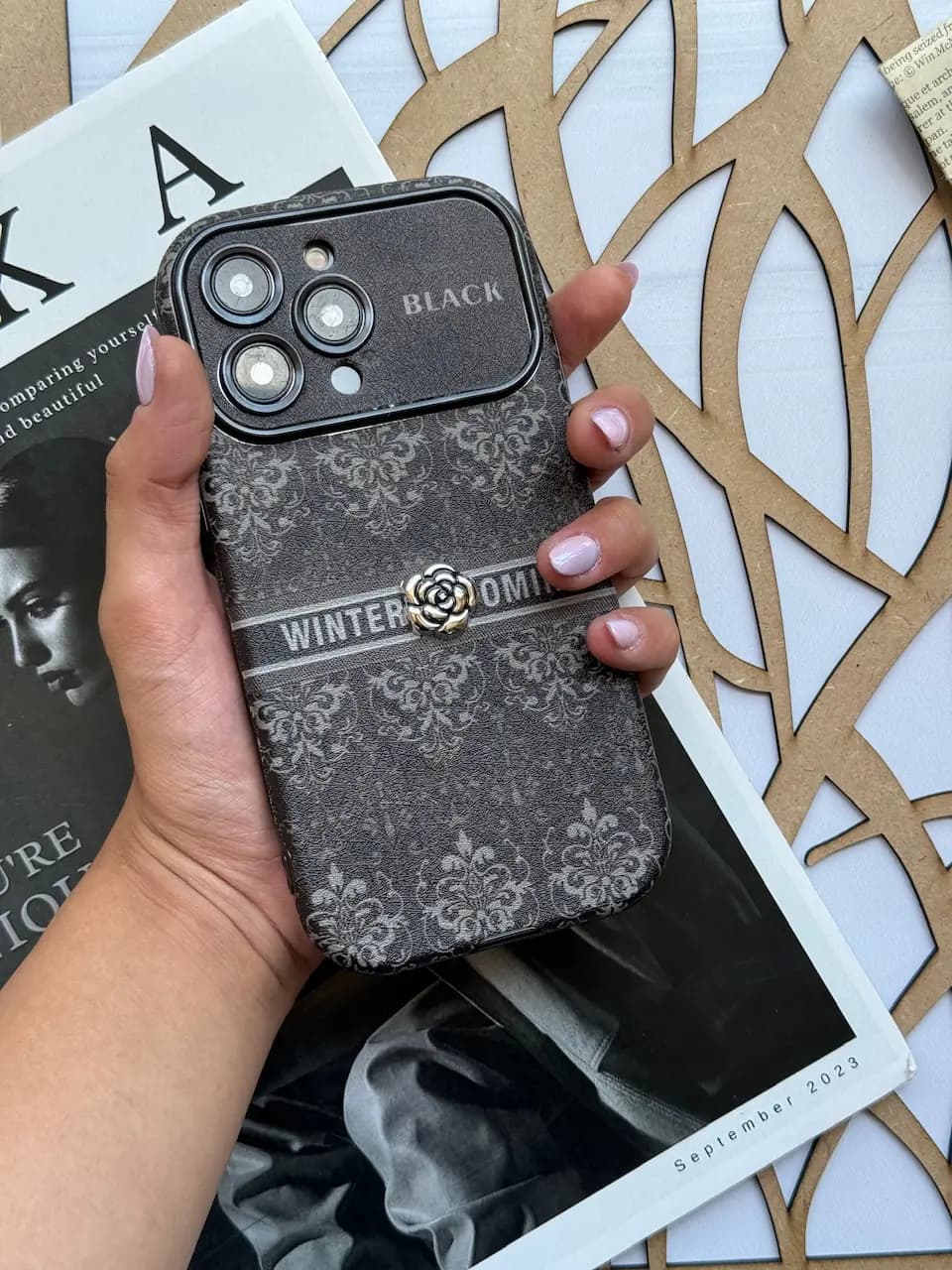 قاب Black Design گل نقره ای (کدC1762) — تصویر ۲
