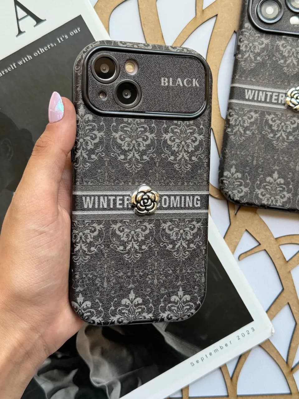 قاب Black Design گل نقره ای (کدC1762) — تصویر ۳