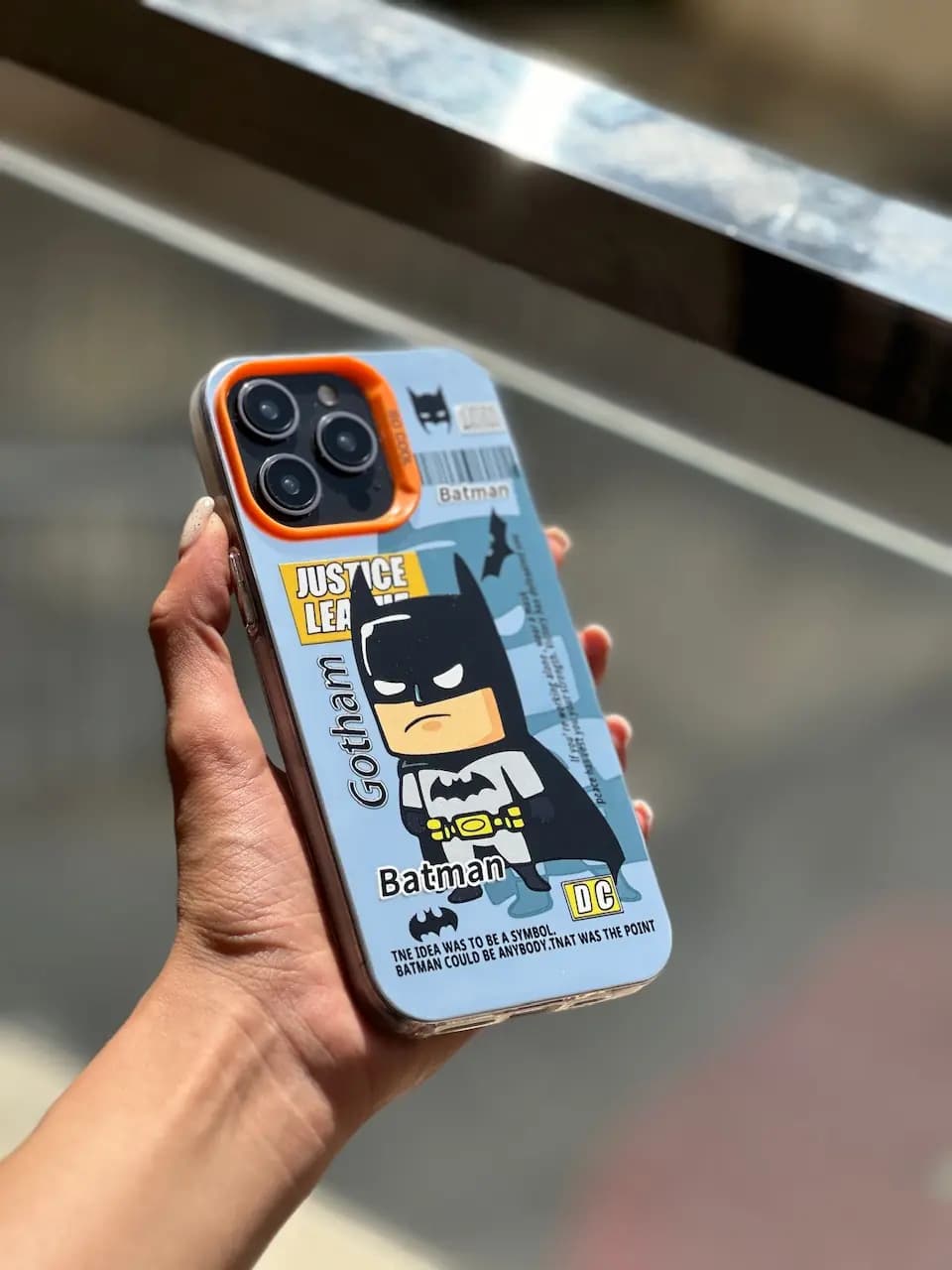 قاب Batman : Gotham Knight بدون بند (کدC1415) — تصویر ۲