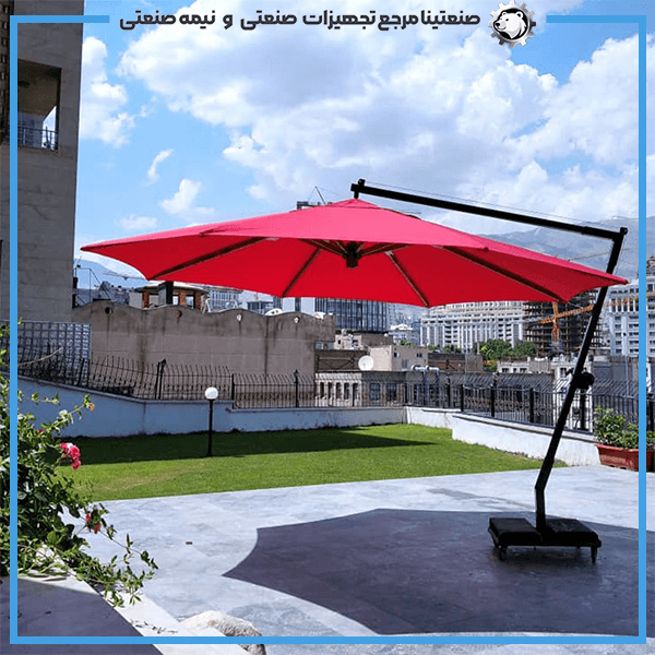 چتر و سایبان پایه کنار باغی قطر چهار متر