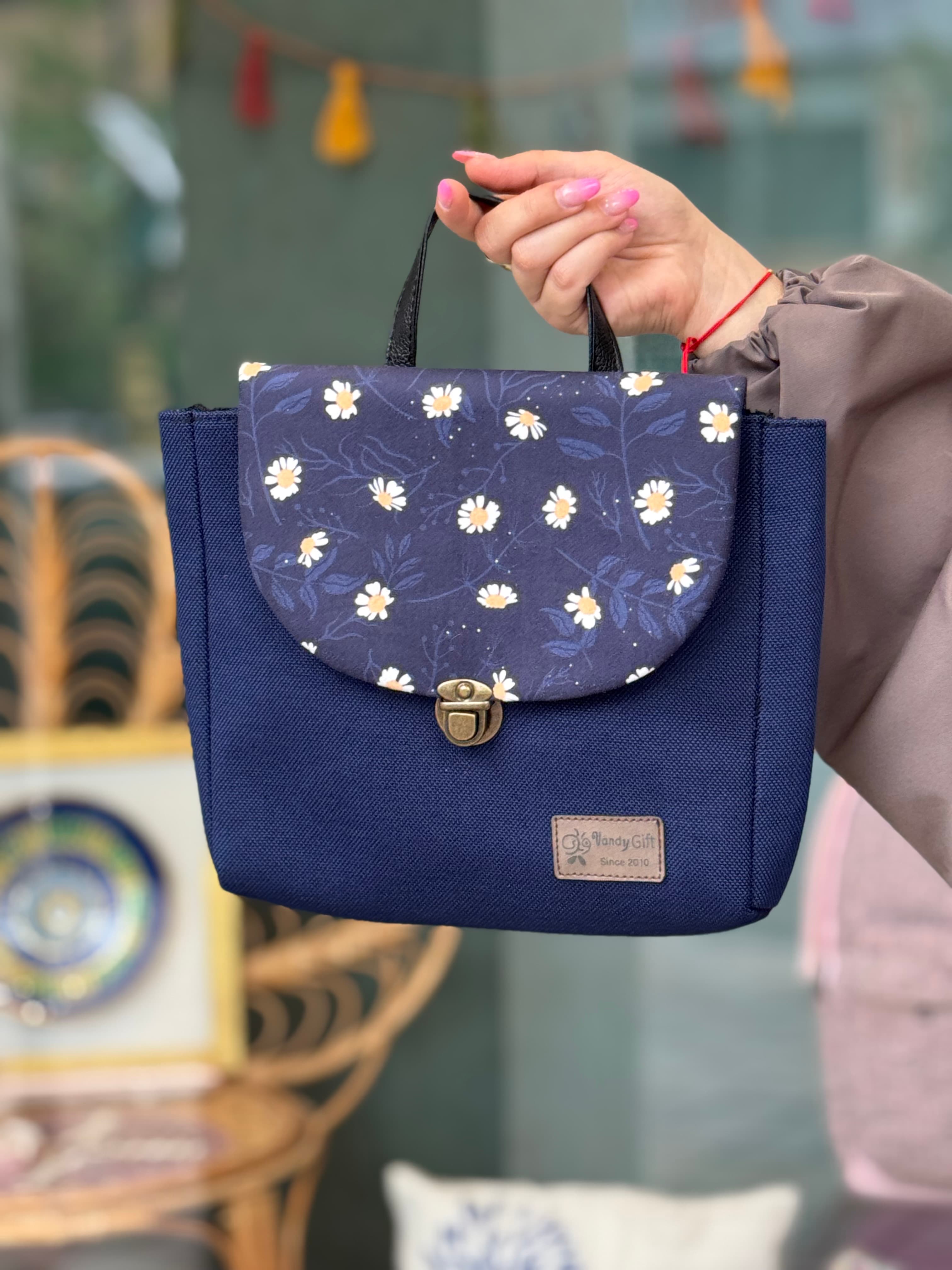 کیف گلدونه طرحدار سورمه ای گل بابونه