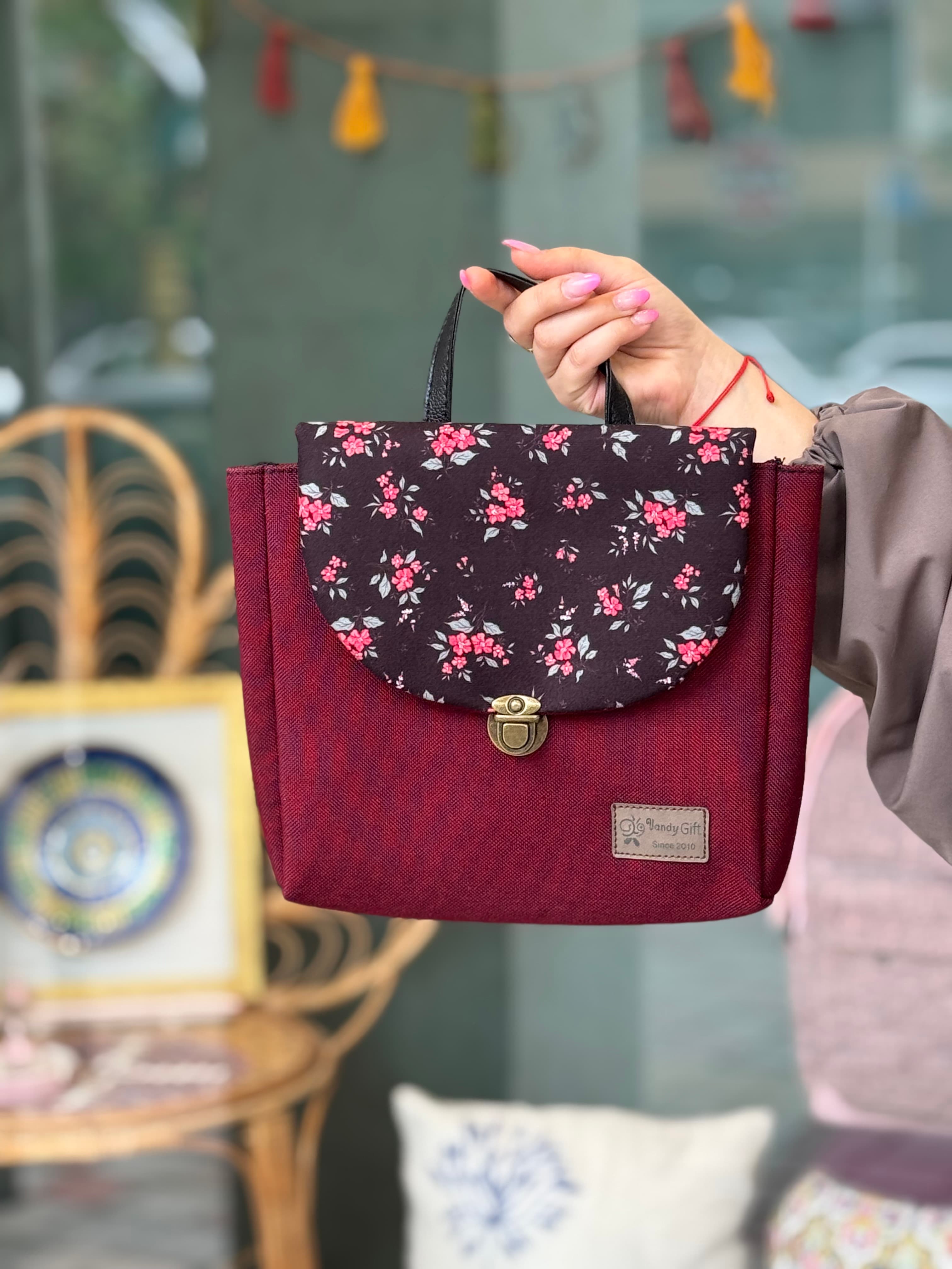 کیف گلدونه طرحدار زرشکی گل قرمز