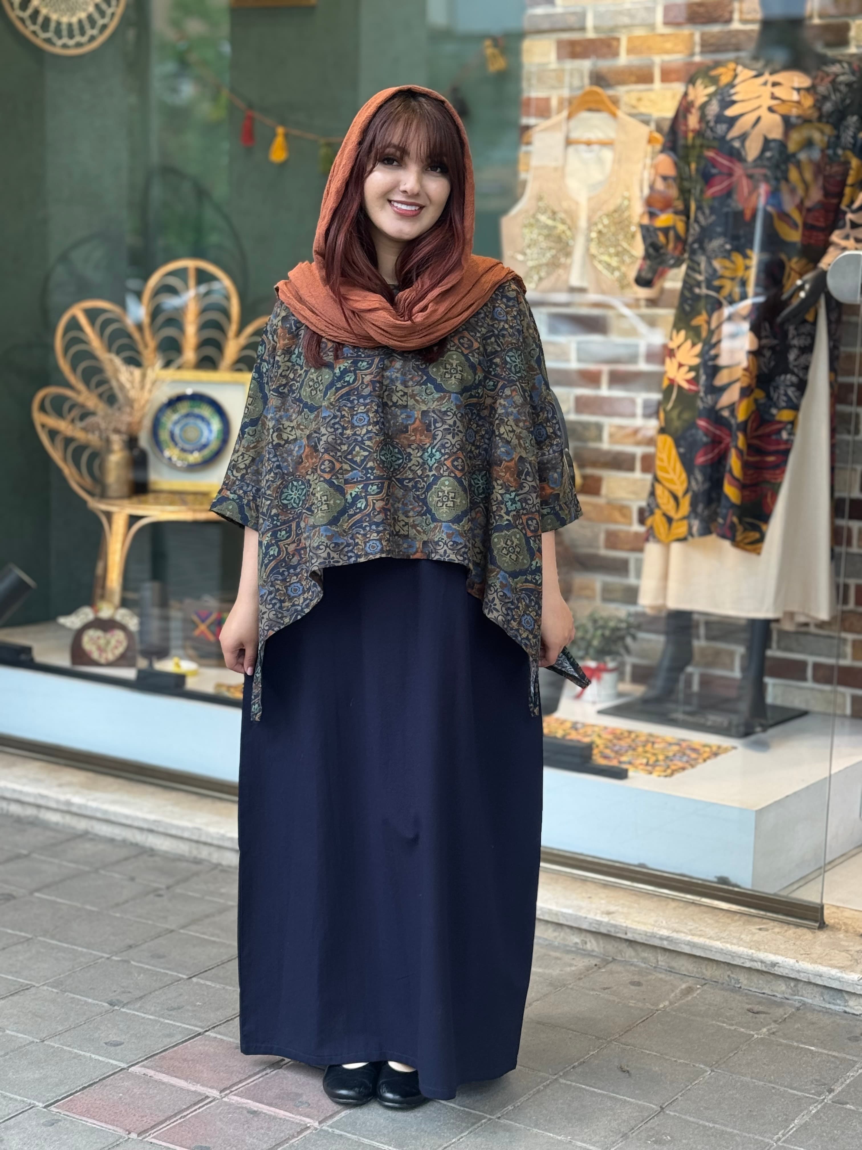 کراپ میم طرح گلیم سبز سورمه ای — تصویر ۳
