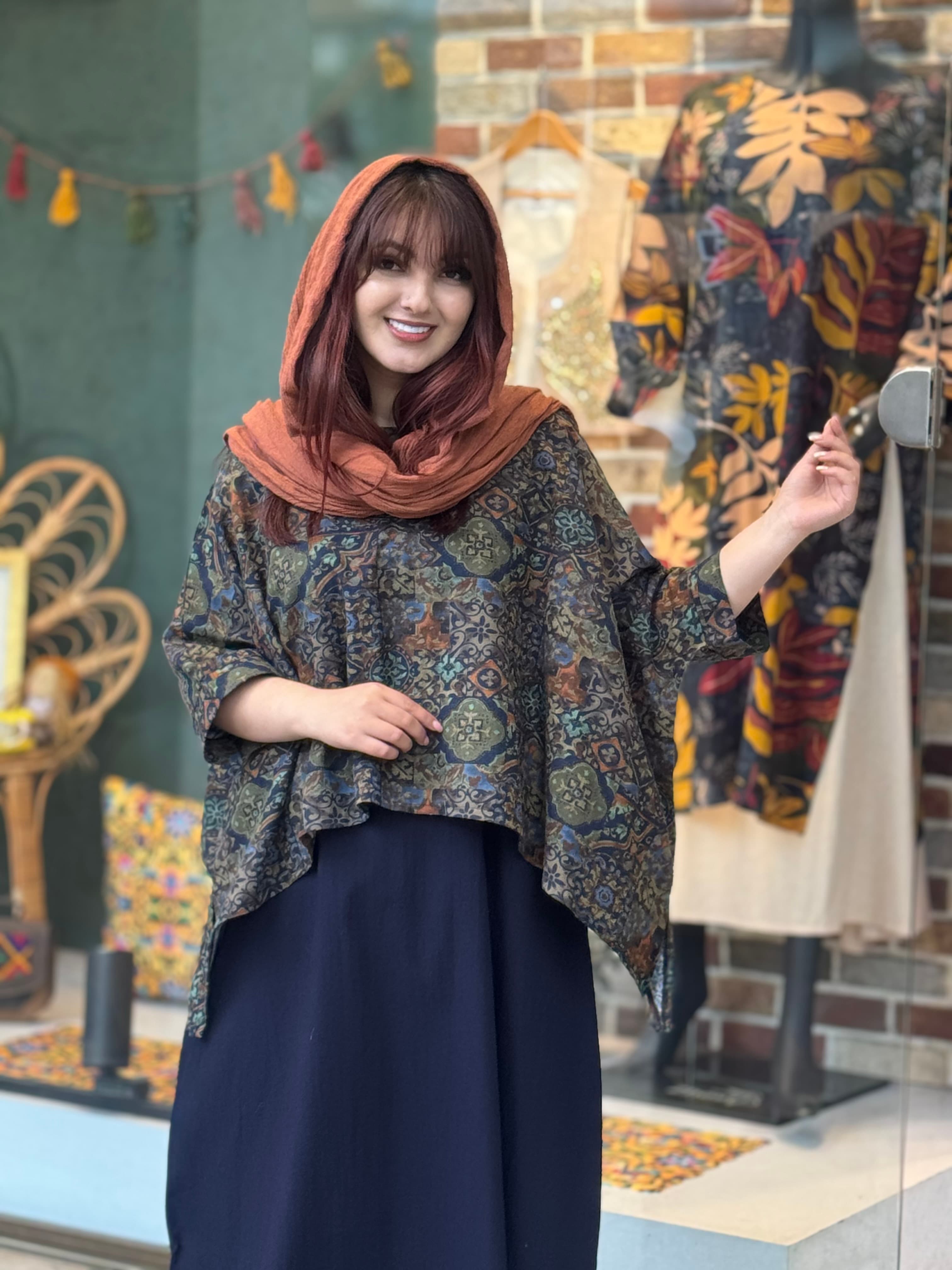 کراپ میم طرح گلیم سبز سورمه ای — تصویر ۴