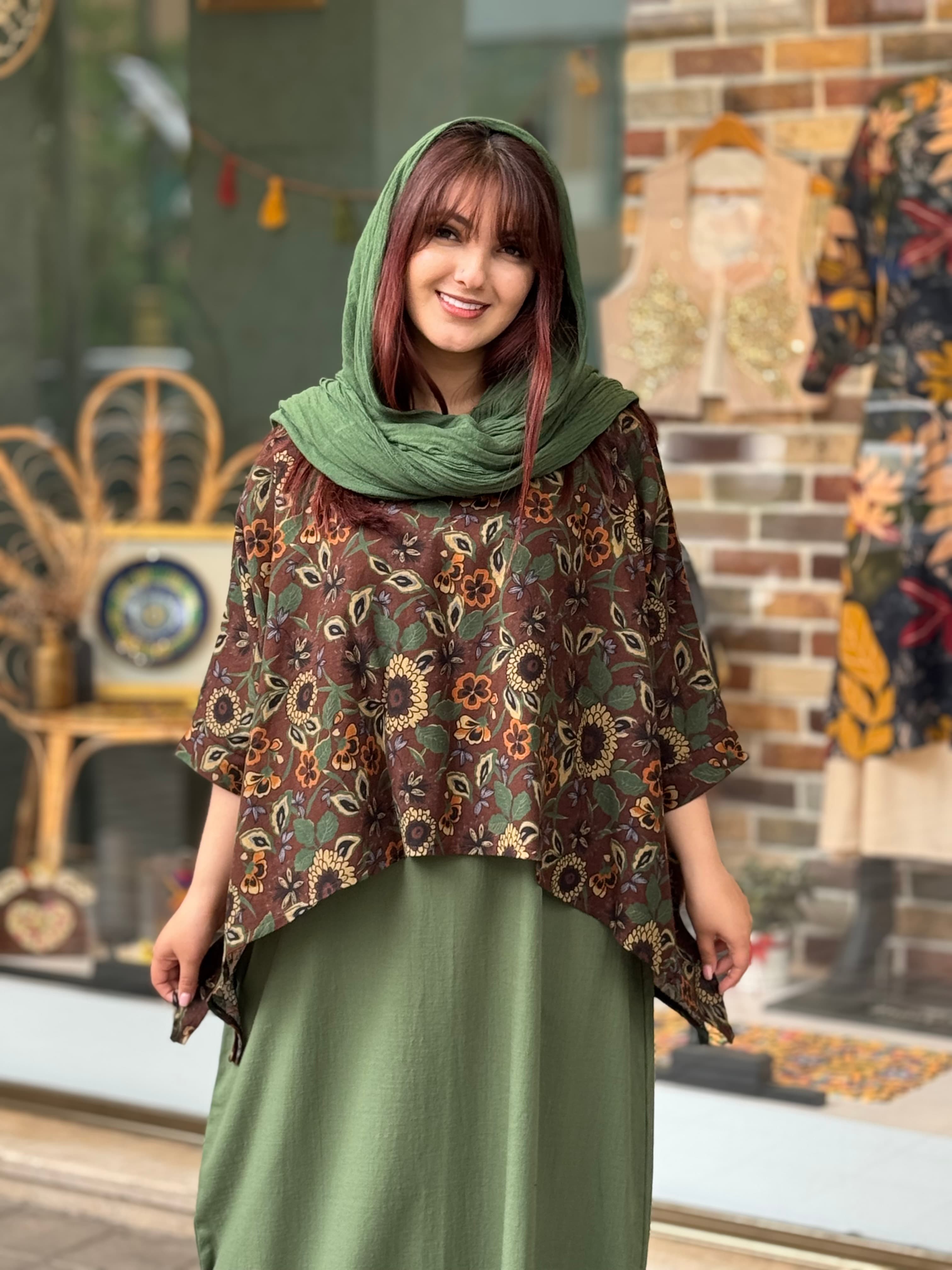 کراپ میم قهوه ای گل درشت گرد