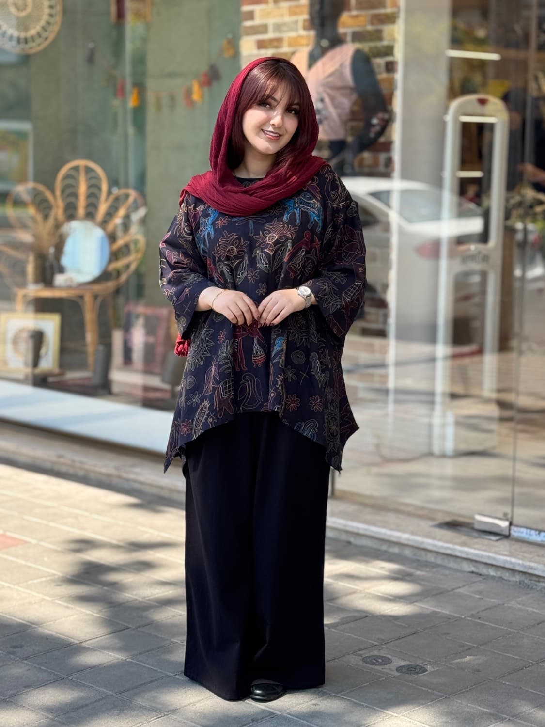 مانتو جلوبسته هنری مشکی طرح سوزندوزی — تصویر ۵
