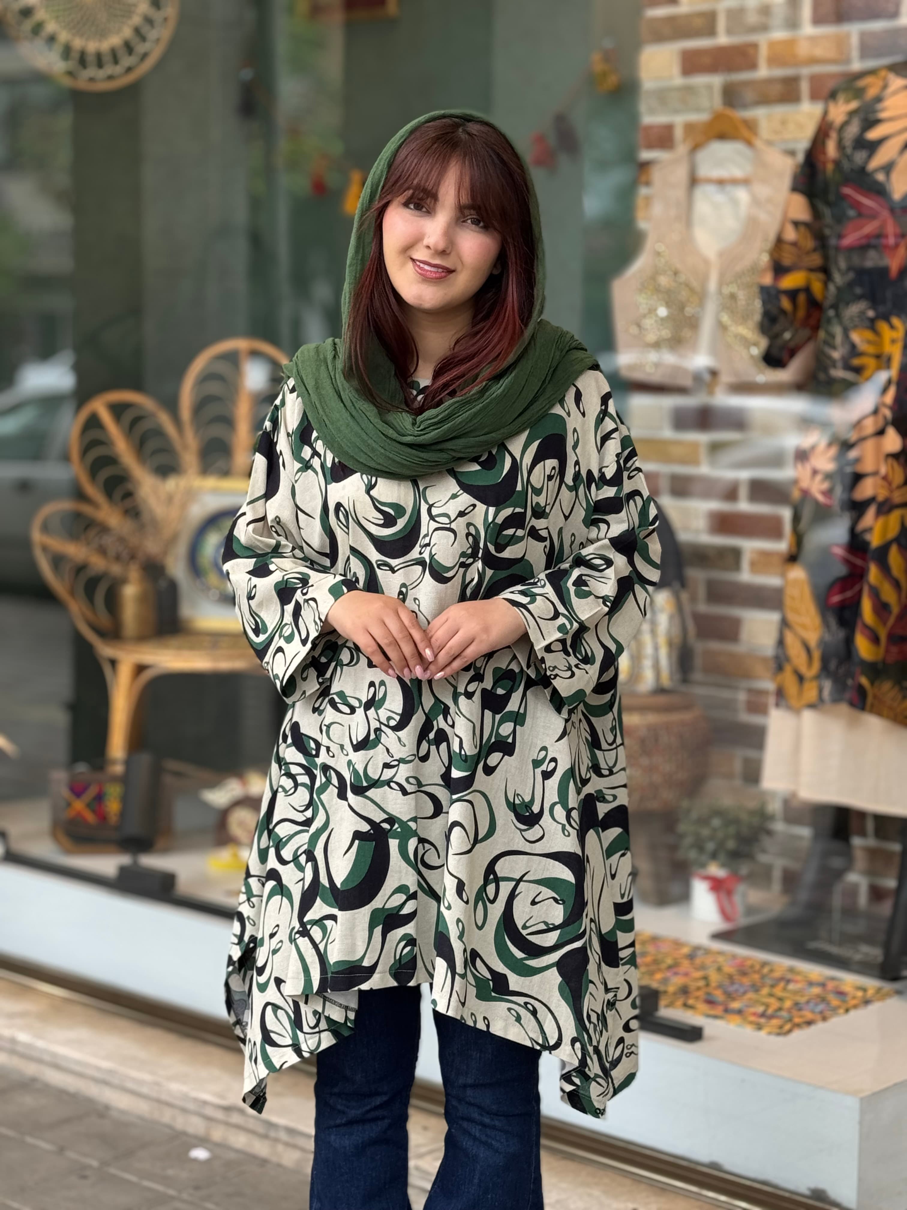 مانتو جلوبسته هنری طرح حروف فارسی — تصویر ۳
