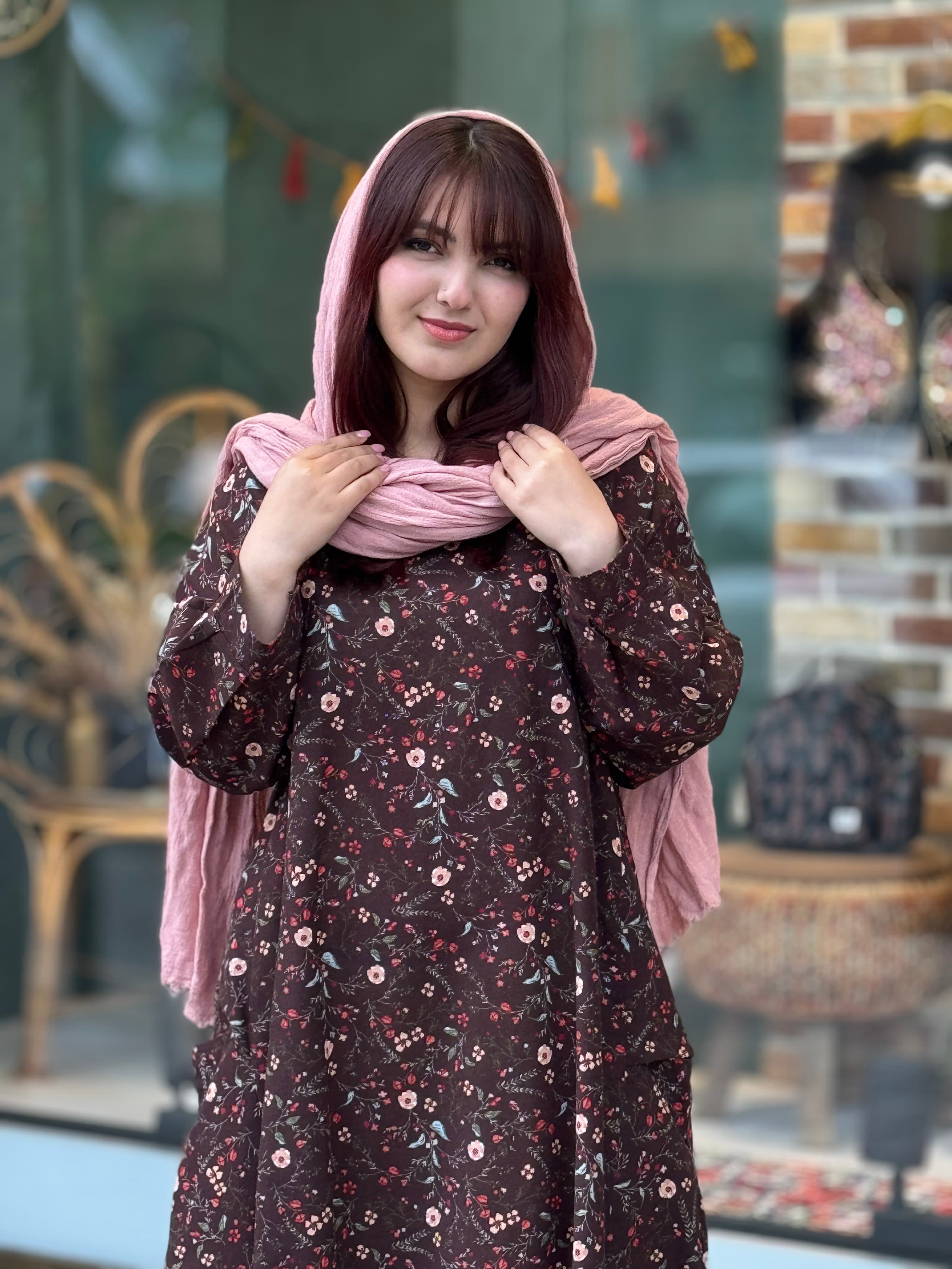 پیراهن آیگل قهوه ای گل ریز زرشکی — تصویر ۲