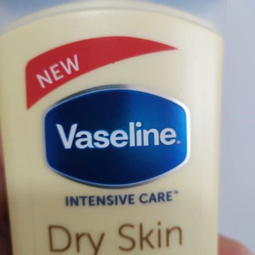 لوسیون بدن ترمیمکننده جوی دوسر وازلین Vaseline Dry Skin Repair حجم 400 میلیلیتر — تصویر ۴