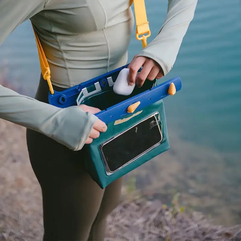 کیف دوشی ضد آب نیچرهایک مدل CNK2300BS016 — تصویر ۴