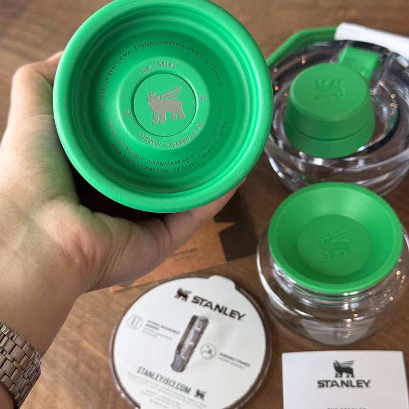 شیکر استنلی مدل Activate Shaker Bottle – سبز — تصویر ۵