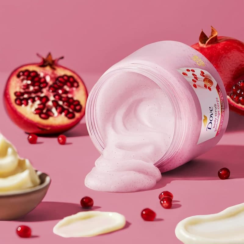 اسکراب لایه بردار بدن داو Dove مدل Gommage Corps رایحه شی باتر و دانه انار Pomegranate Seeds & Shea Butter(425 گرم) — تصویر ۲
