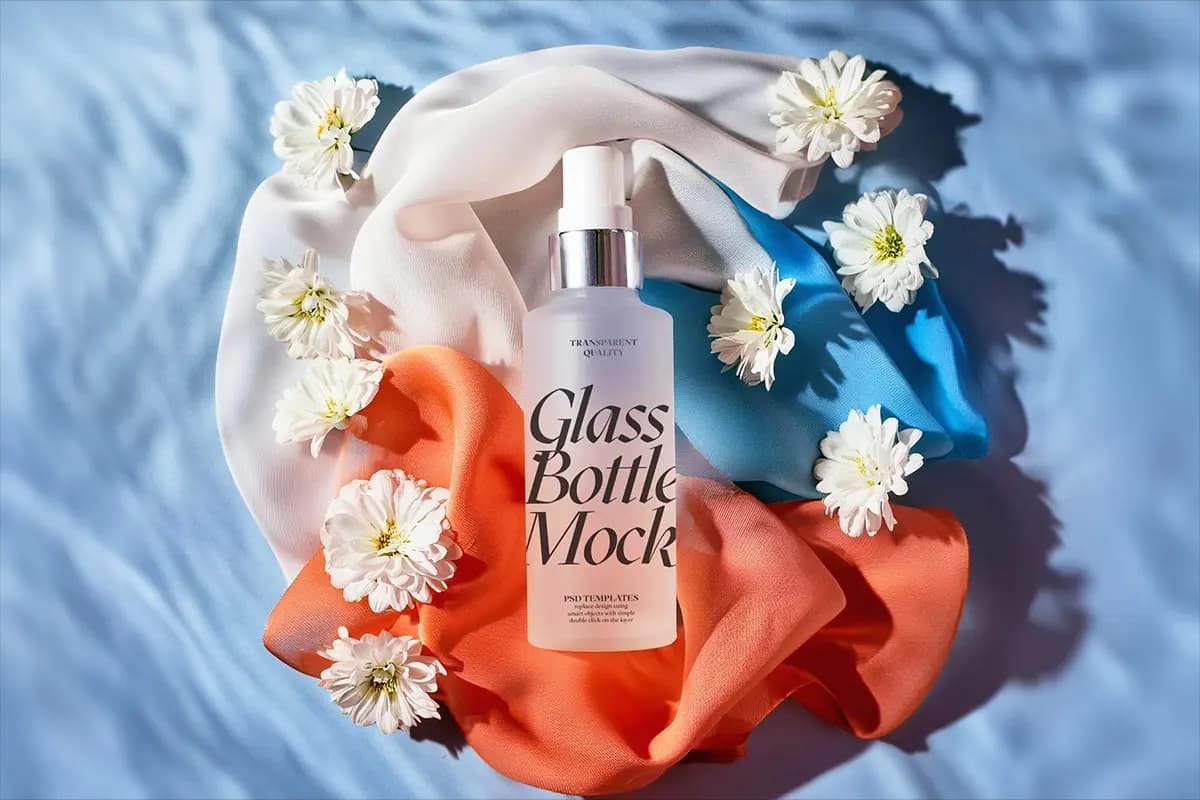 موکاپ بطری شیشه‌ای عطر شفاف