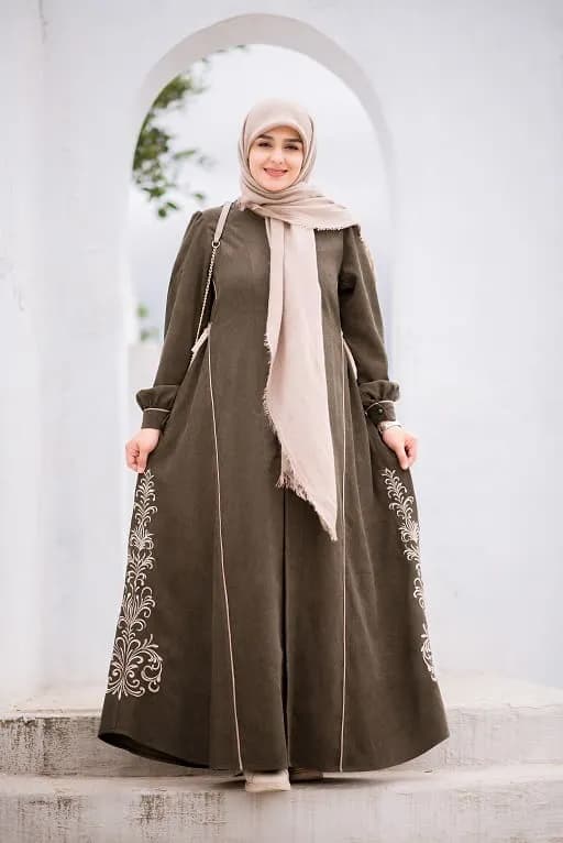 عبا لعبت