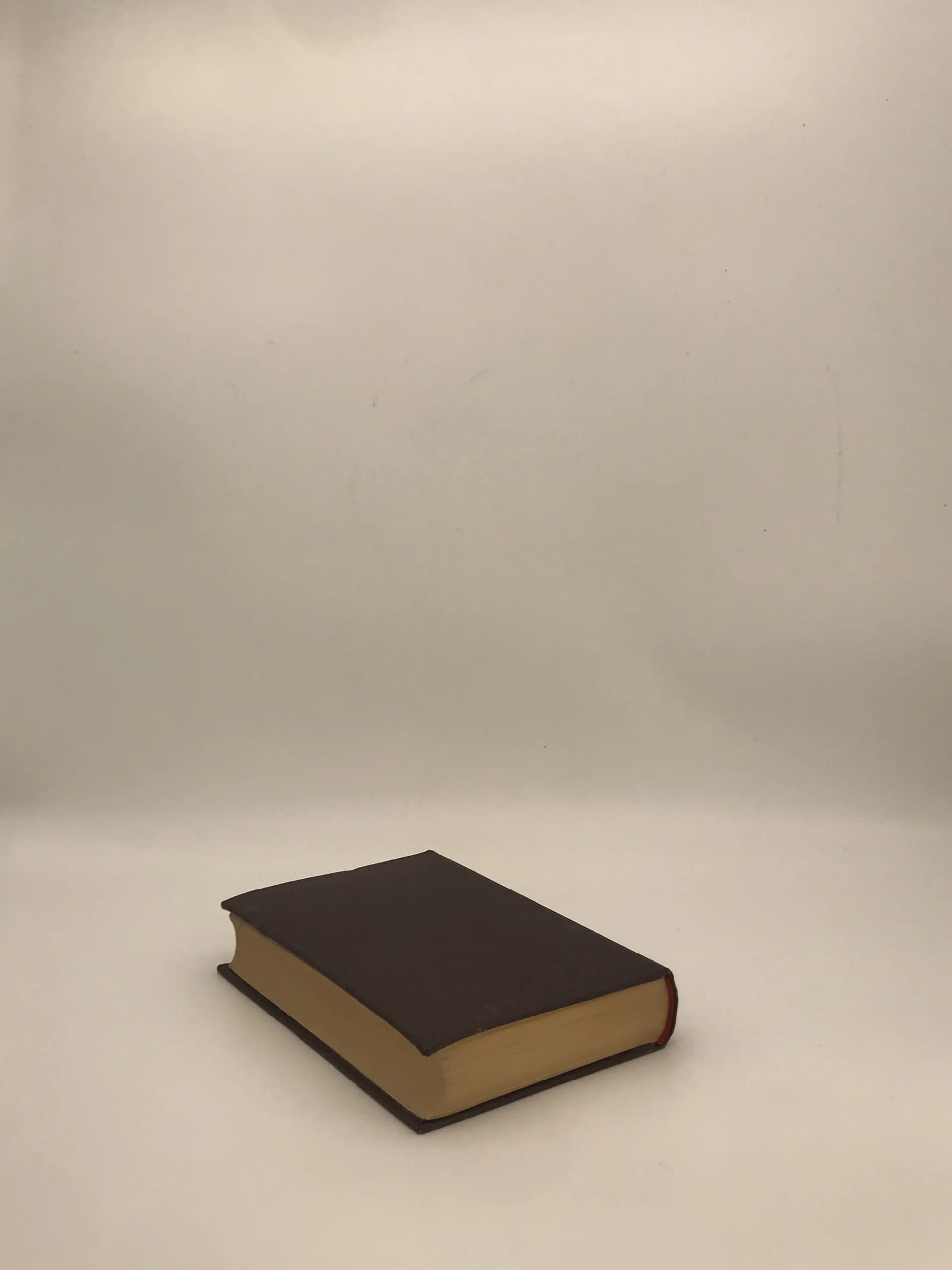 MY APPRENTICESHIP نوشته ماکسیم گورکی نسخه خاص و اصلی از سال 1953 — تصویر ۴