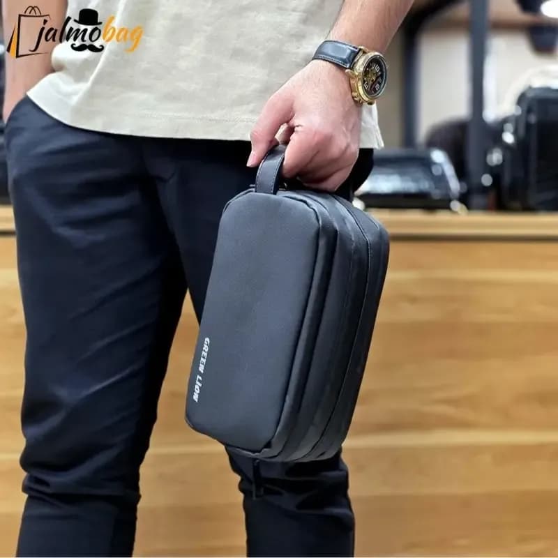 کیف دستی مردانه ضد آب گرین لاین جنس اسکین سیلیکونی ابعاد 13 در 23 سانتی متر — تصویر ۱۰