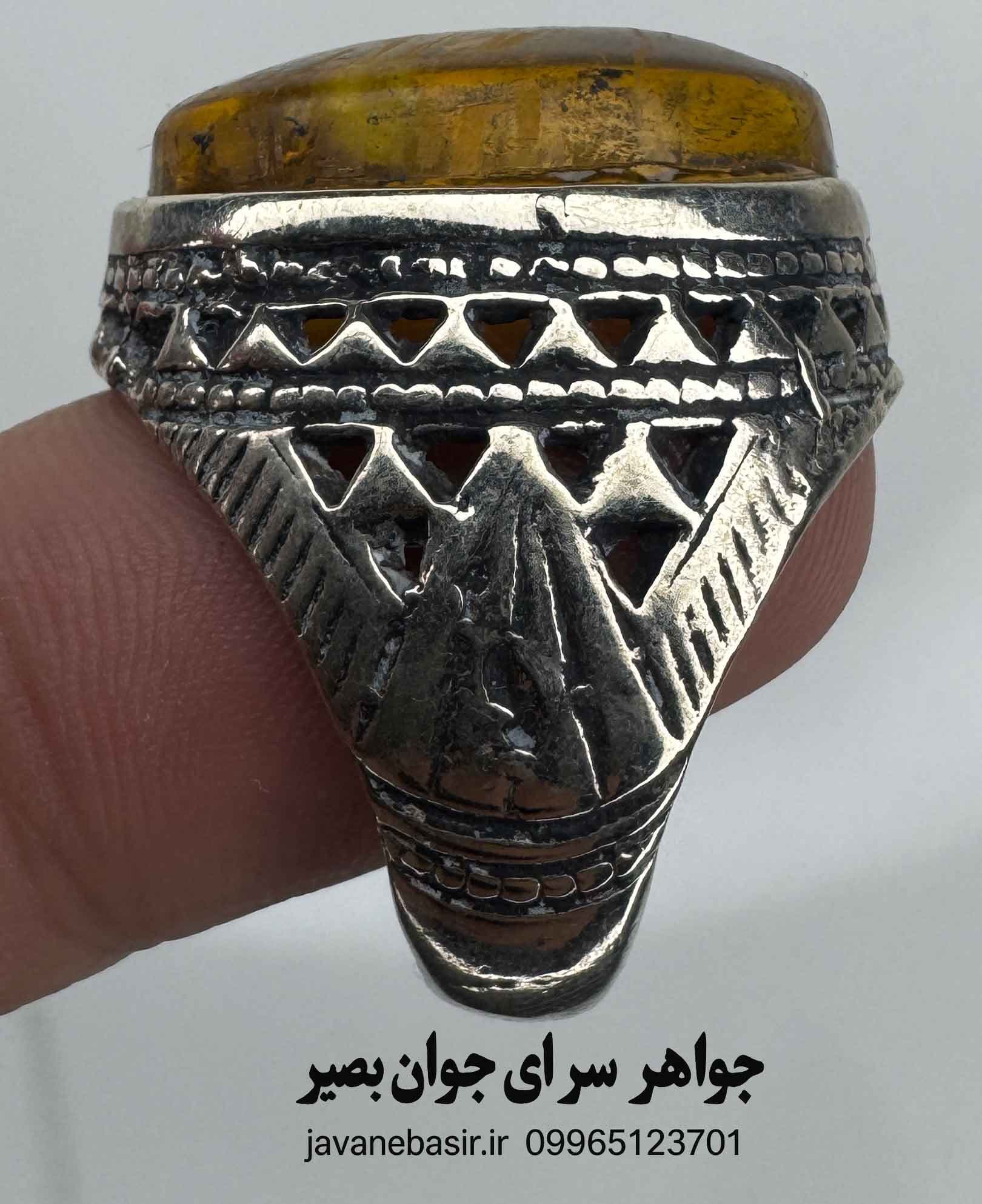 انگشتر مورچه‌دار جذب عشق؛ نگین درخشان طرح کهربا — تصویر ۳
