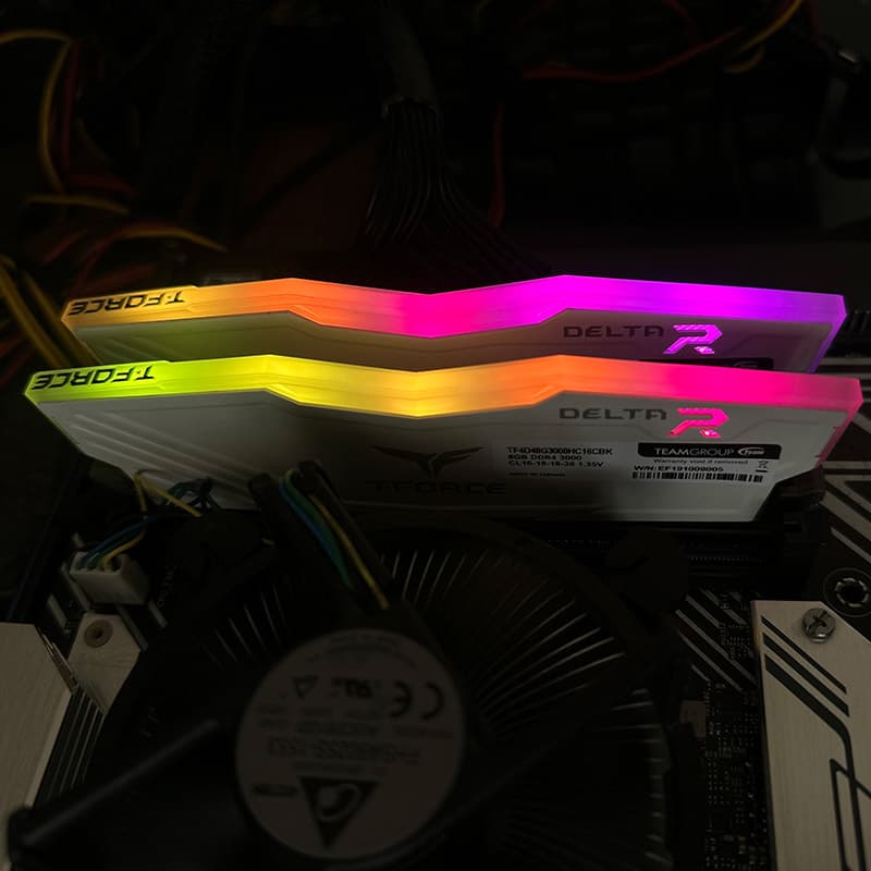 پک رم TeamGroup T-Force Delta R RGB 16G (8×2) DDR4 3000Mhz استوک در حد نو