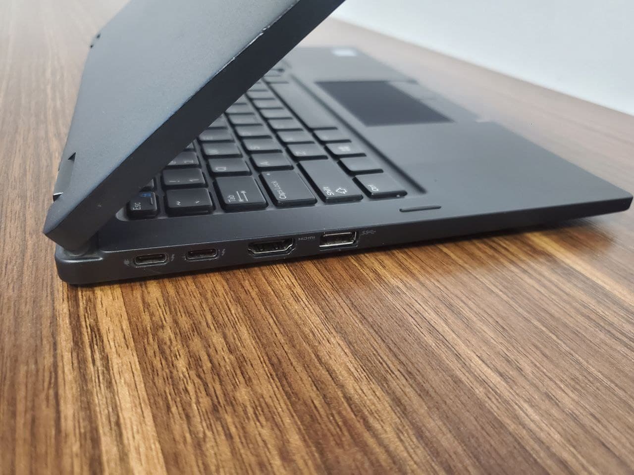لپ تاپ Dell مدل Latitude 7390 2 in 1 سایز 13.3 اینچ تاچ پردازنده اینتل core i5 8350U هارد ssd رم 16 (مشابه نو ) — تصویر ۵