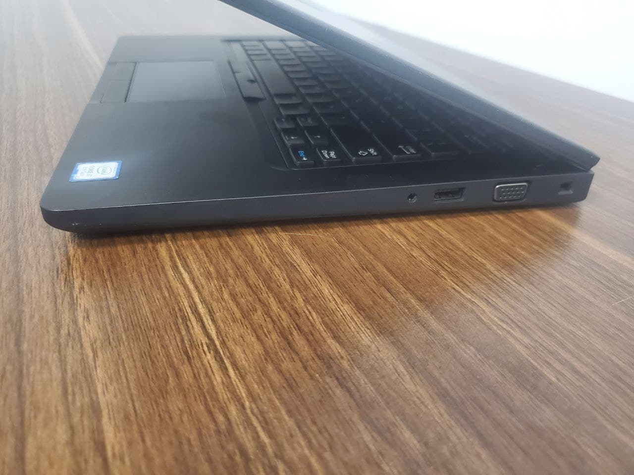 لپ تاپ Dell مدل Latitude 5490 سایز 14.1 اینچ پردازنده اینتل core i7 8650U هارد 512 ssd m2 رم 16 گیگ (مشابه نو ) — تصویر ۴