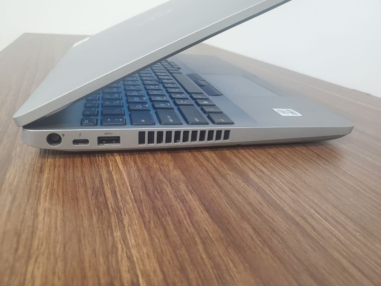 لپ تاپ Renew دل مدل Latitude 5510 سایز ۱۵.۶ اینچ پردازنده Intel core i5-10310u هارد 256 ssd رم 16 — تصویر ۸