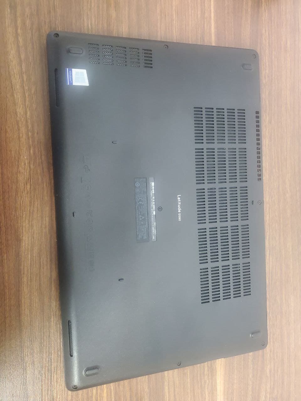 لپ تاپ Dell مدل Latitude 5590 سایز 15.6 اینچ پردازنده اینتل core i7 نسل هشت (مشابه نو ) — تصویر ۸