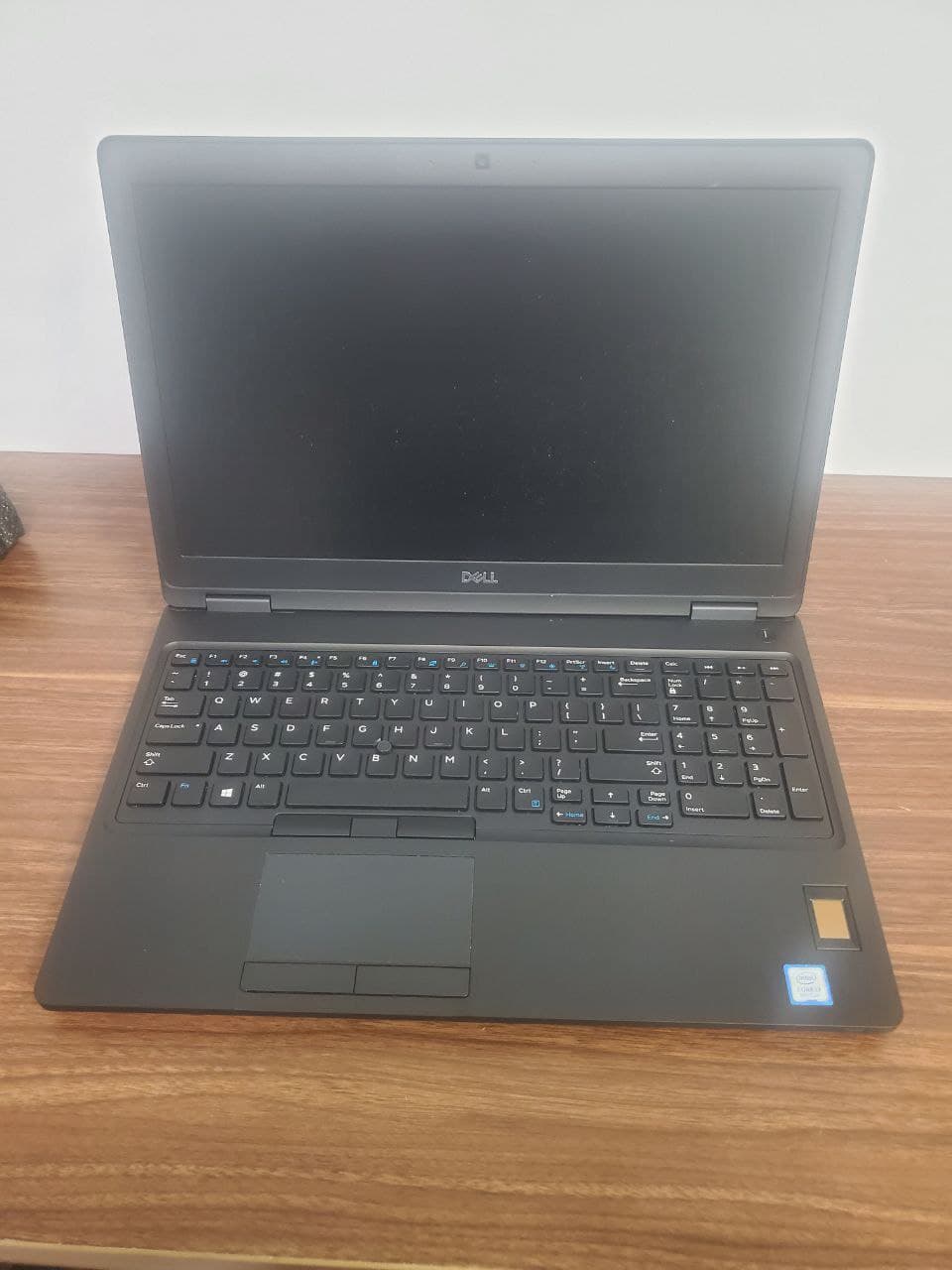 لپ تاپ Dell مدل Latitude 5590 سایز 15.6 اینچ پردازنده اینتل core i7 نسل هشت (مشابه نو ) — تصویر ۲