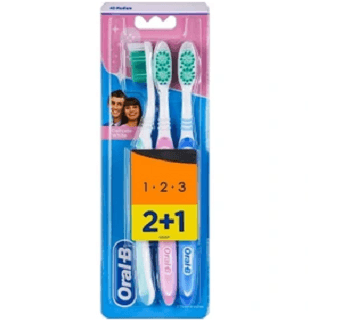 مسواک مدیوم اورال بی Oral-B مدل Delicate White 1.2.3 درجه سختی متوسط بسته 3 عددی — تصویر ۴
