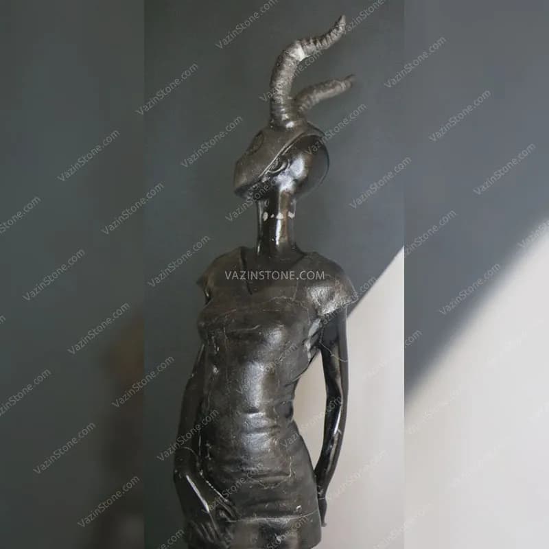 مجسمه سنگی مدیسا — تصویر ۴