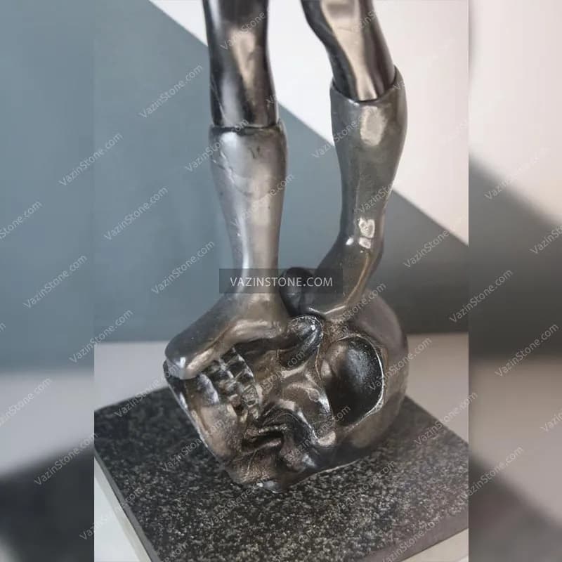 مجسمه سنگی مدیسا — تصویر ۶