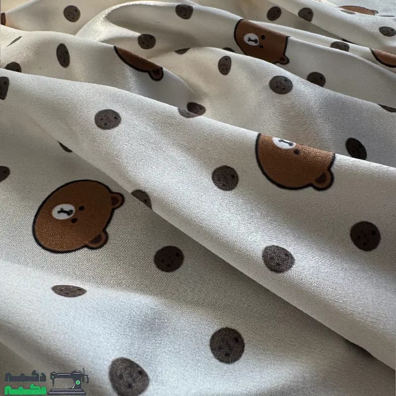 پارچه ساتن ال ایکس طرحدار فانتزی زمینه کرم — تصویر ۲