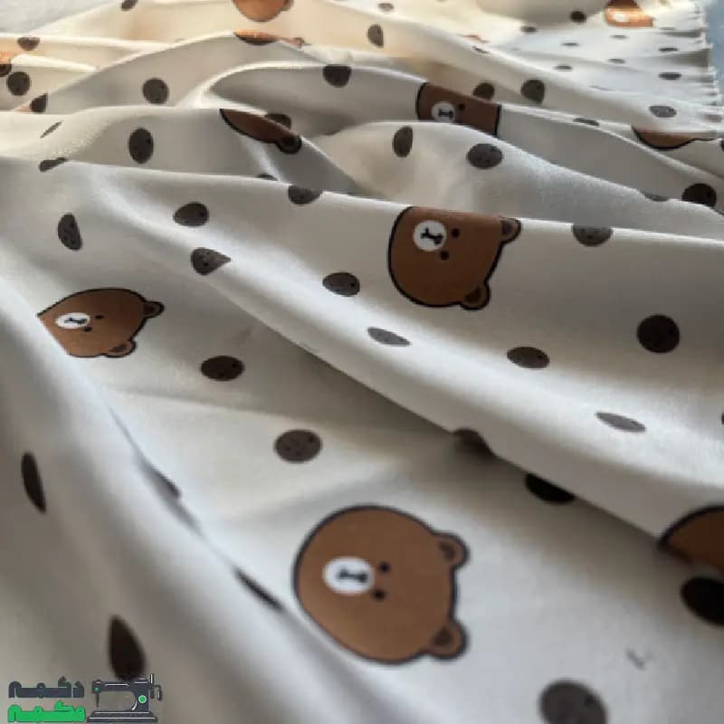 پارچه ساتن ال ایکس طرحدار فانتزی زمینه کرم — تصویر ۳