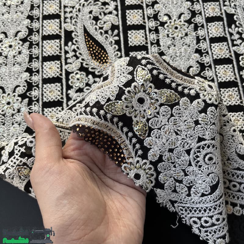حریر حاشیه دار زمینه مشکی — تصویر ۳