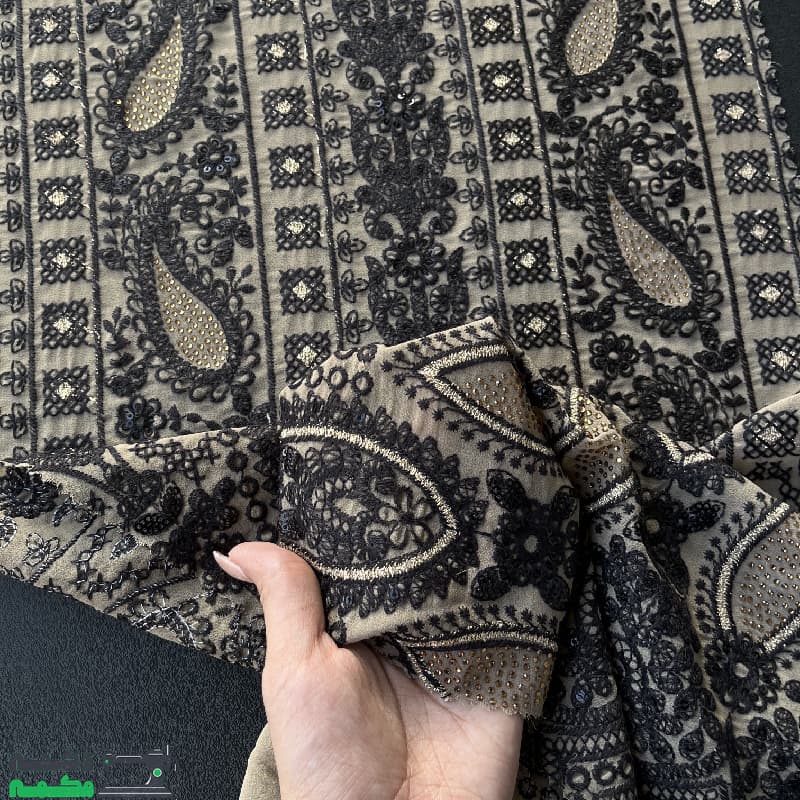 حریر حاشیه دار مشکی زمینه قهوه ای — تصویر ۳