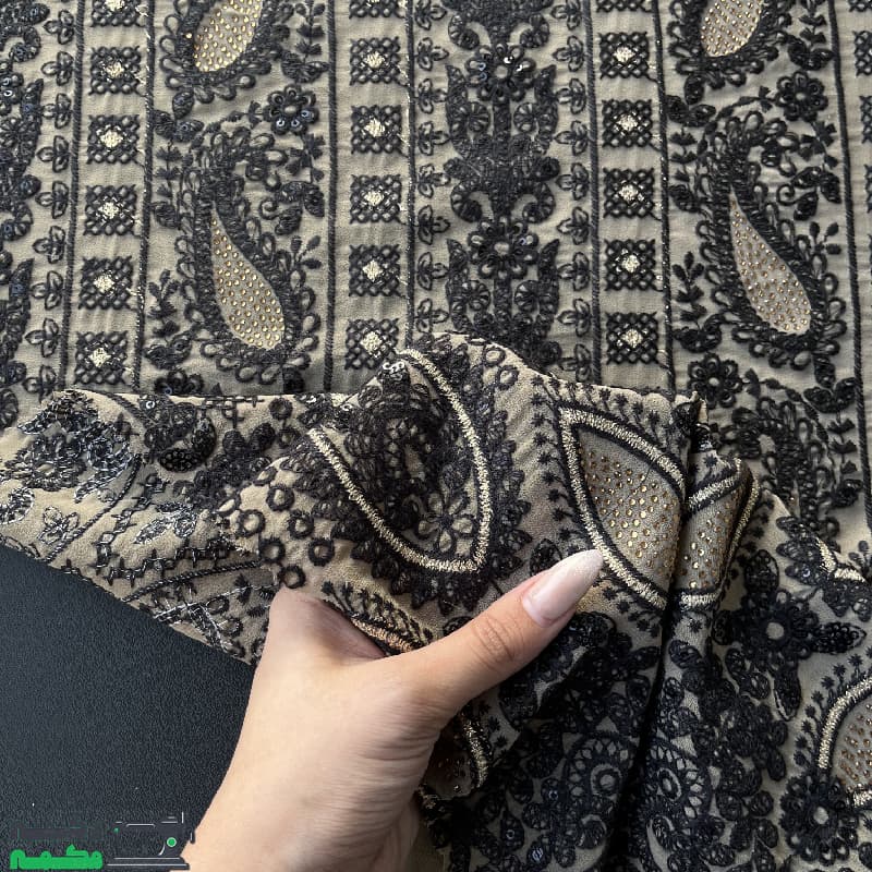 حریر حاشیه دار مشکی زمینه قهوه ای — تصویر ۲