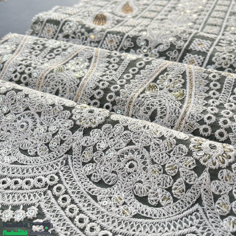 حریر حاشیه دار زمینه سبز سدری — تصویر ۲