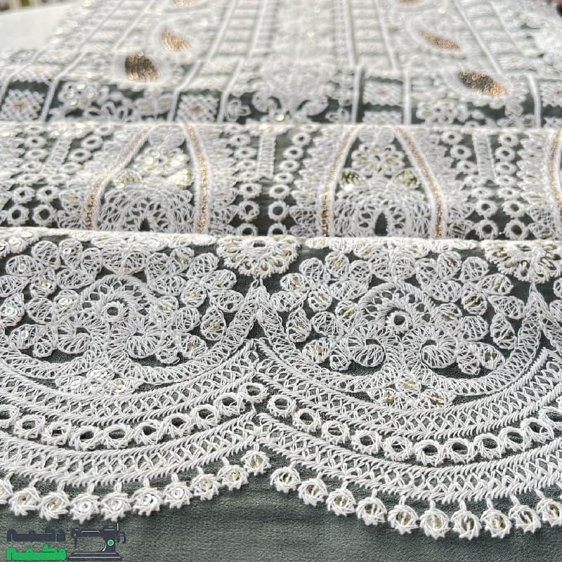 حریر حاشیه دار زمینه سبز سدری — تصویر ۳