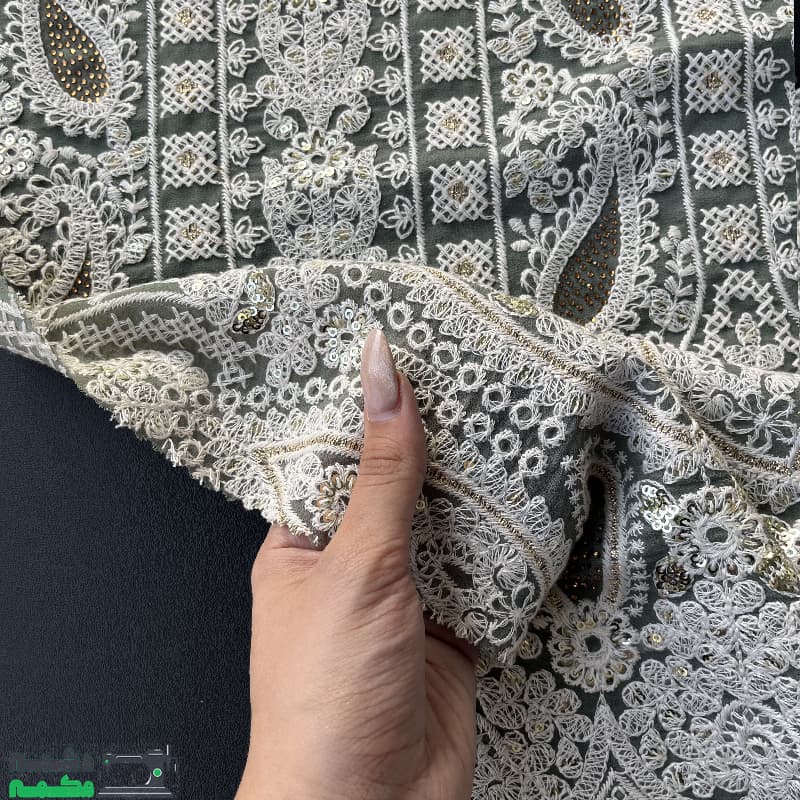 حریر حاشیه دار زمینه سبز سدری — تصویر ۶