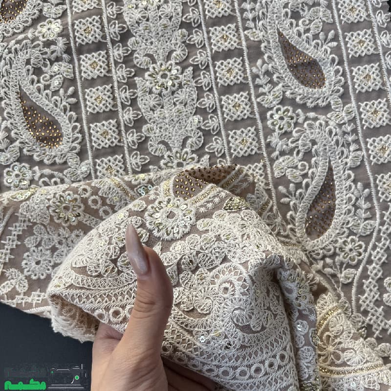 حریر حاشیه دار زمینه قهوه ای — تصویر ۲